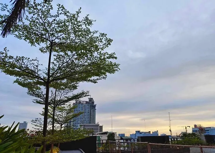 Baseline Premier 1-bedroom 17th *